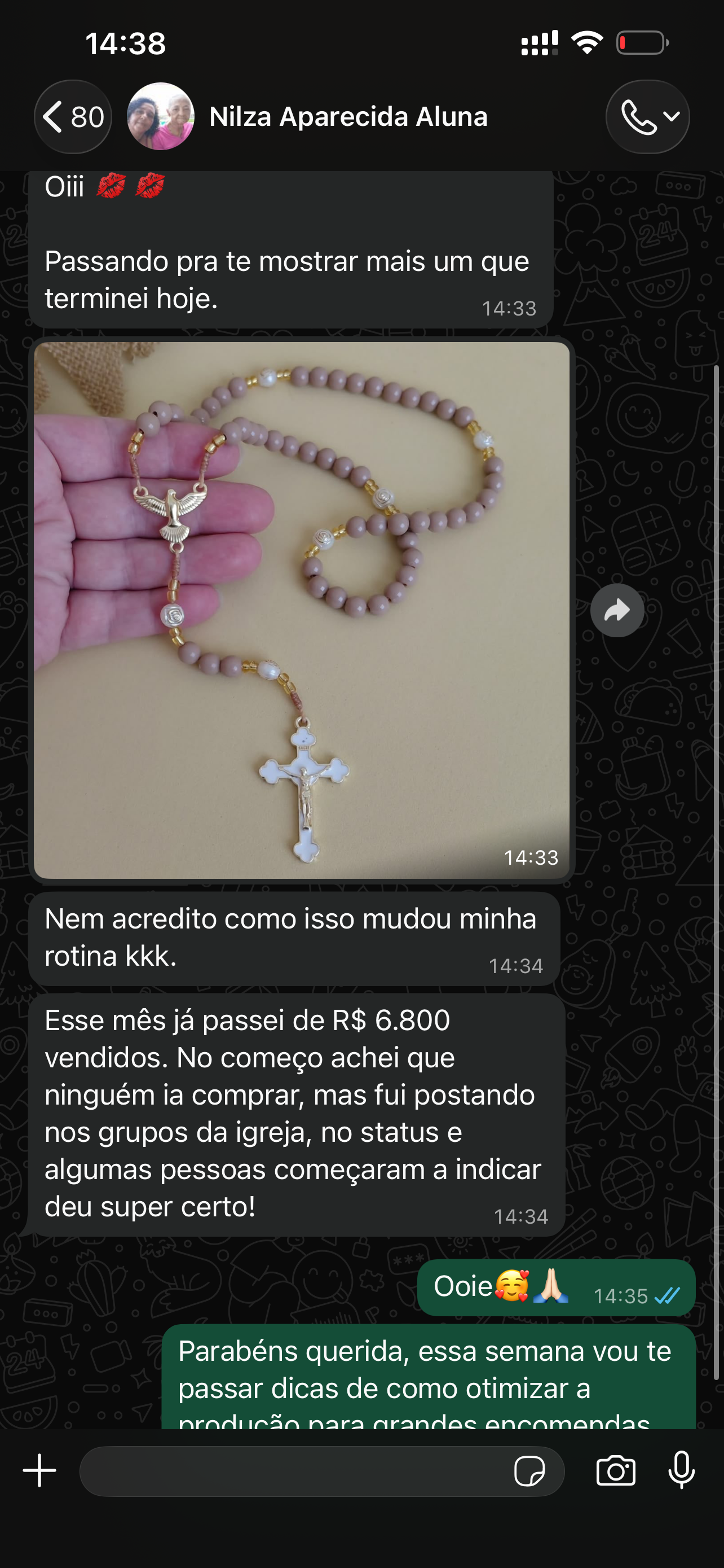 Conversa de WhatsApp com aluna Nilza Aparecida mostrando terço feito à mão e contando que já vendeu mais de R$6.800 no mês